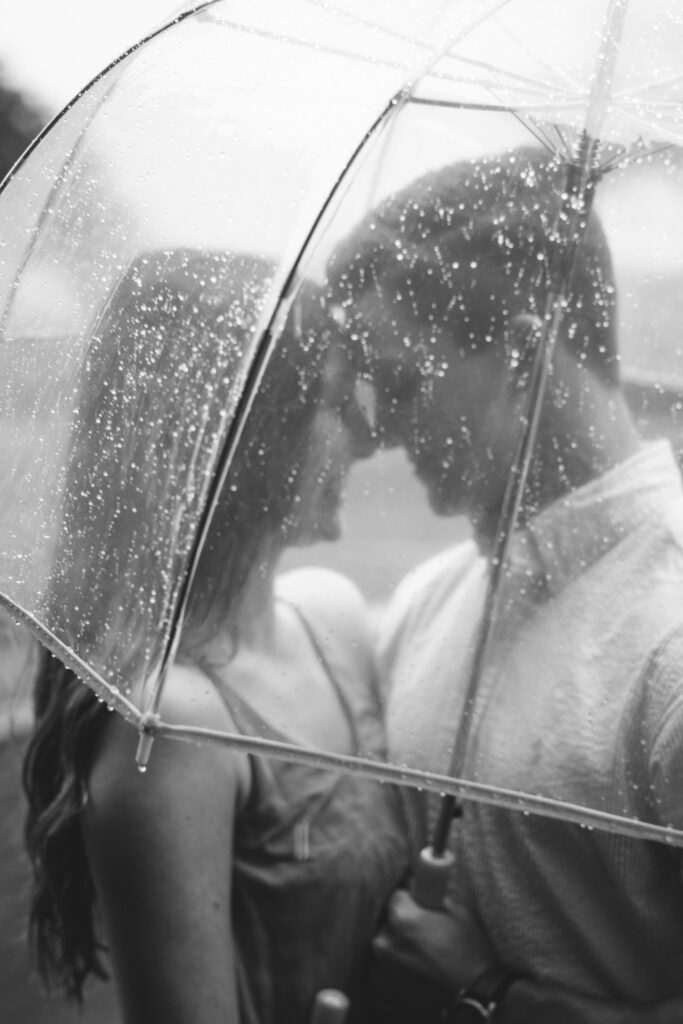 Mariage parapluie pluie